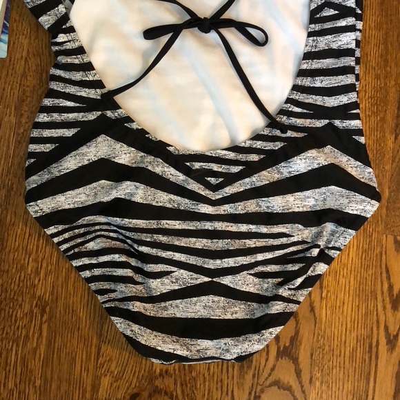 Speedo one piece bathing suit medium brand new - Picture 6 of 7